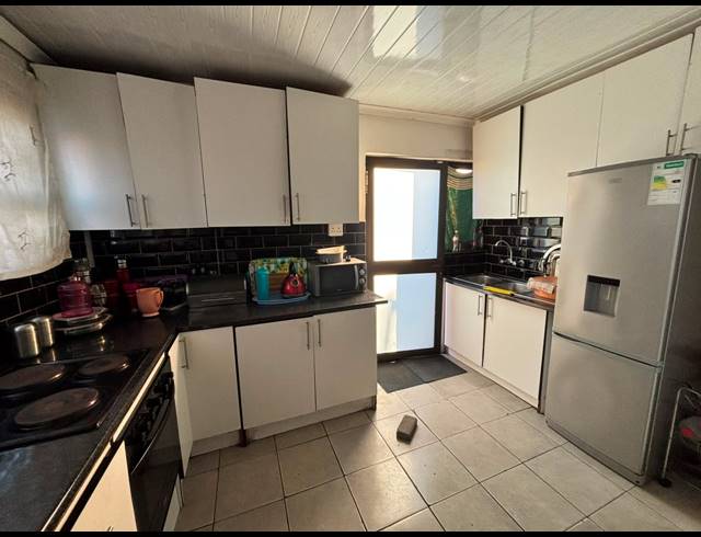 5 BEDROOM HOUSE FOR SALE IN RUSSELS REST
